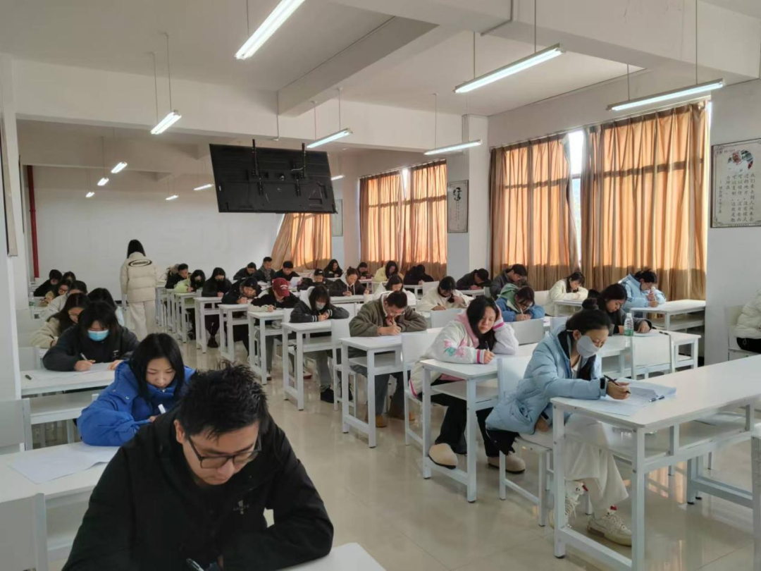 岁聿云暮望来路，奋楫笃行拓新程&mdash;&mdash;云南工商学院2022级卓越技能提升班期末考试顺利开展